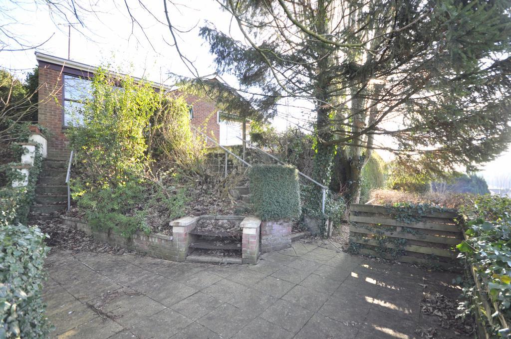 4 Bedroom Detached Bungalow For Sale in Church Hill Rise, Bromham