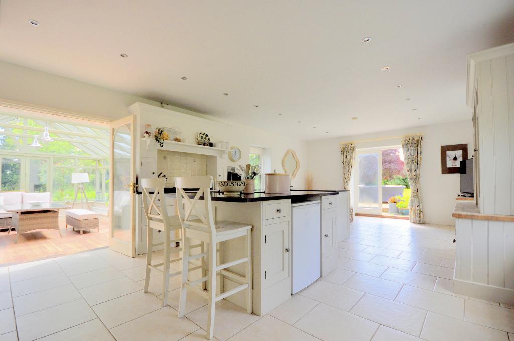 6 Bedroom Character Property For Sale in Semington, Trowbridge