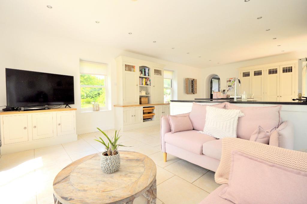 6 Bedroom Character Property For Sale in Semington, Trowbridge