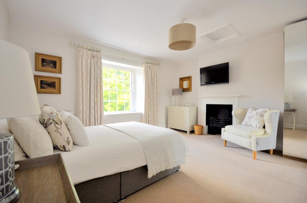 6 Bedroom Character Property For Sale in Semington, Trowbridge