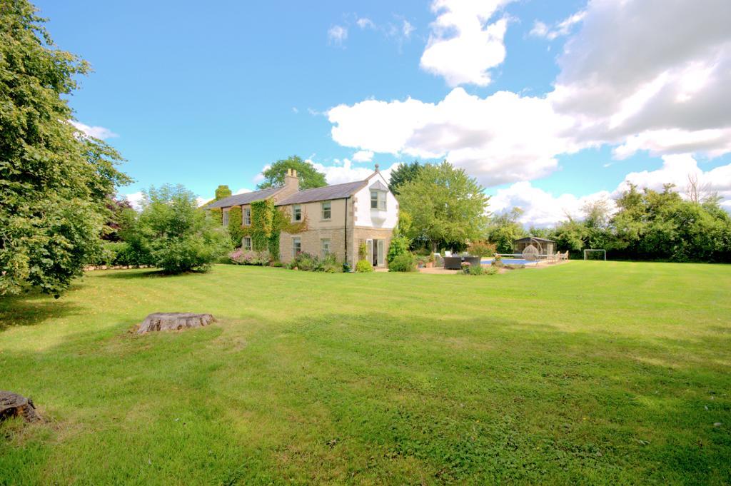 6 Bedroom Character Property For Sale in Semington, Trowbridge
