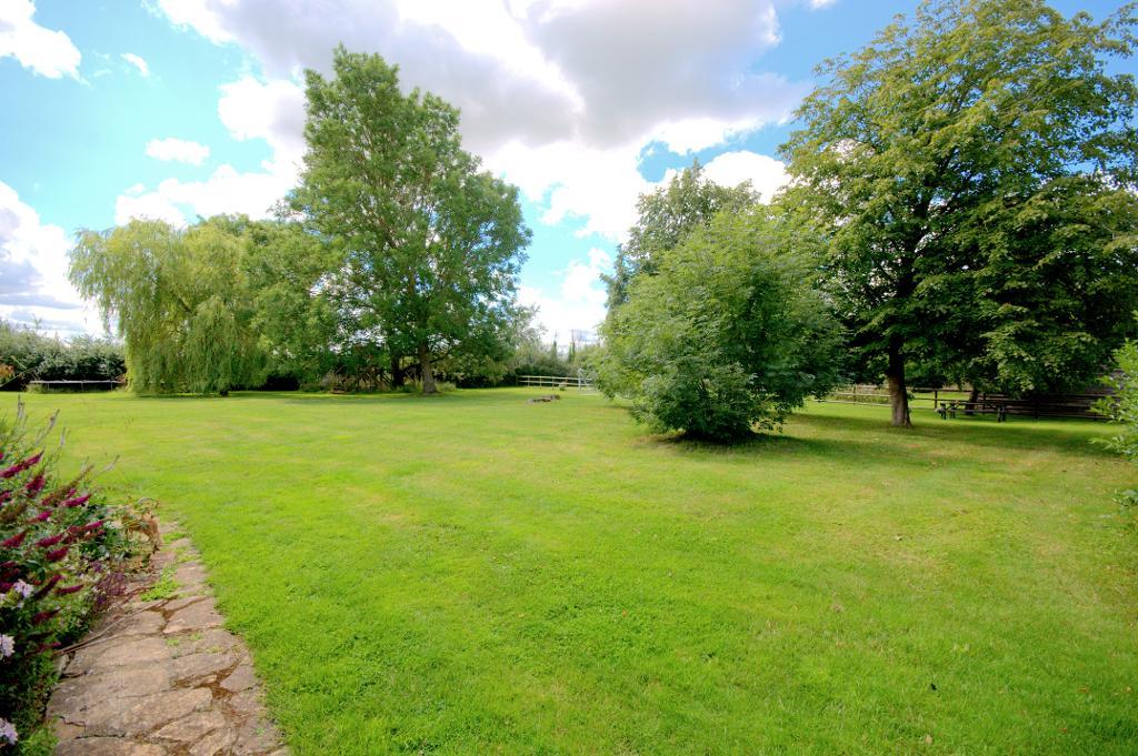 6 Bedroom Character Property For Sale in Semington, Trowbridge