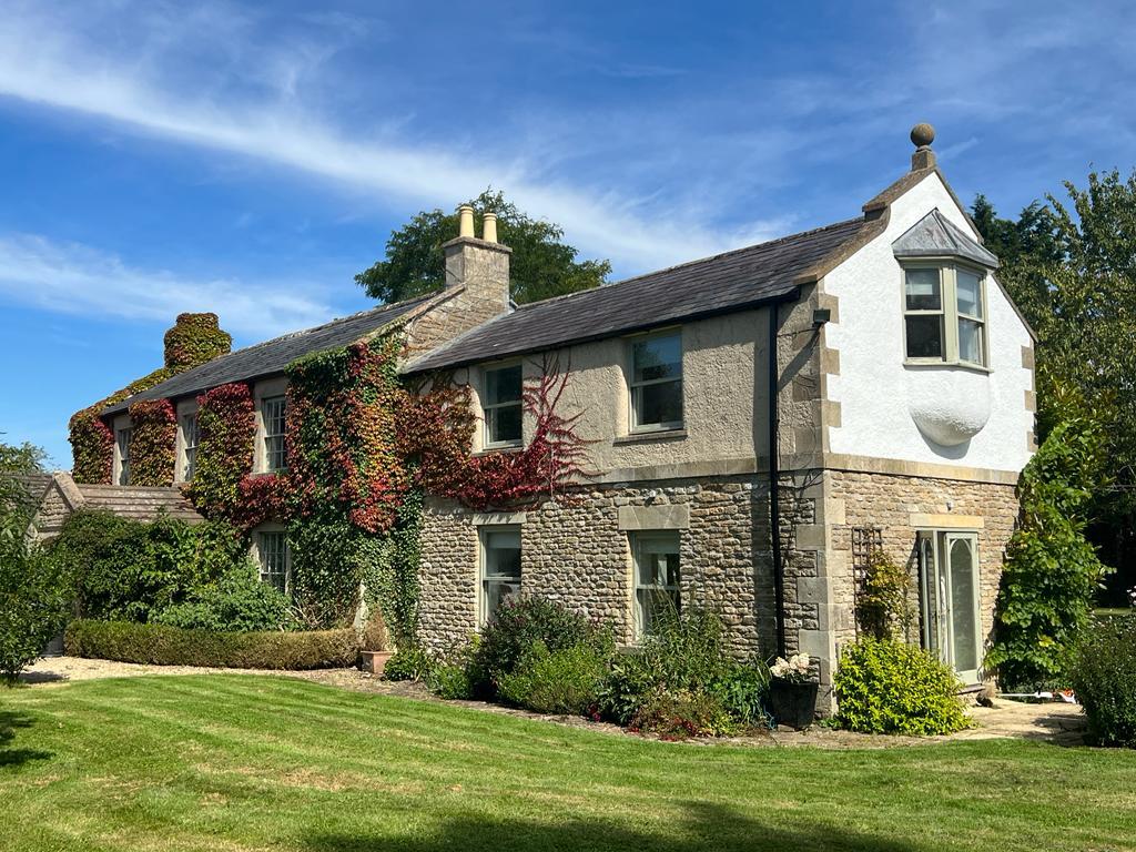 6 Bedroom Character Property For Sale in Semington, Trowbridge