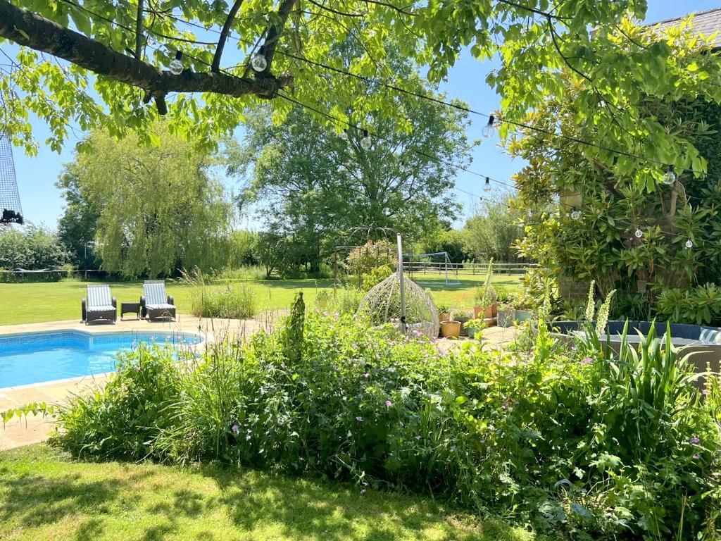 6 Bedroom Character Property For Sale in Semington, Trowbridge