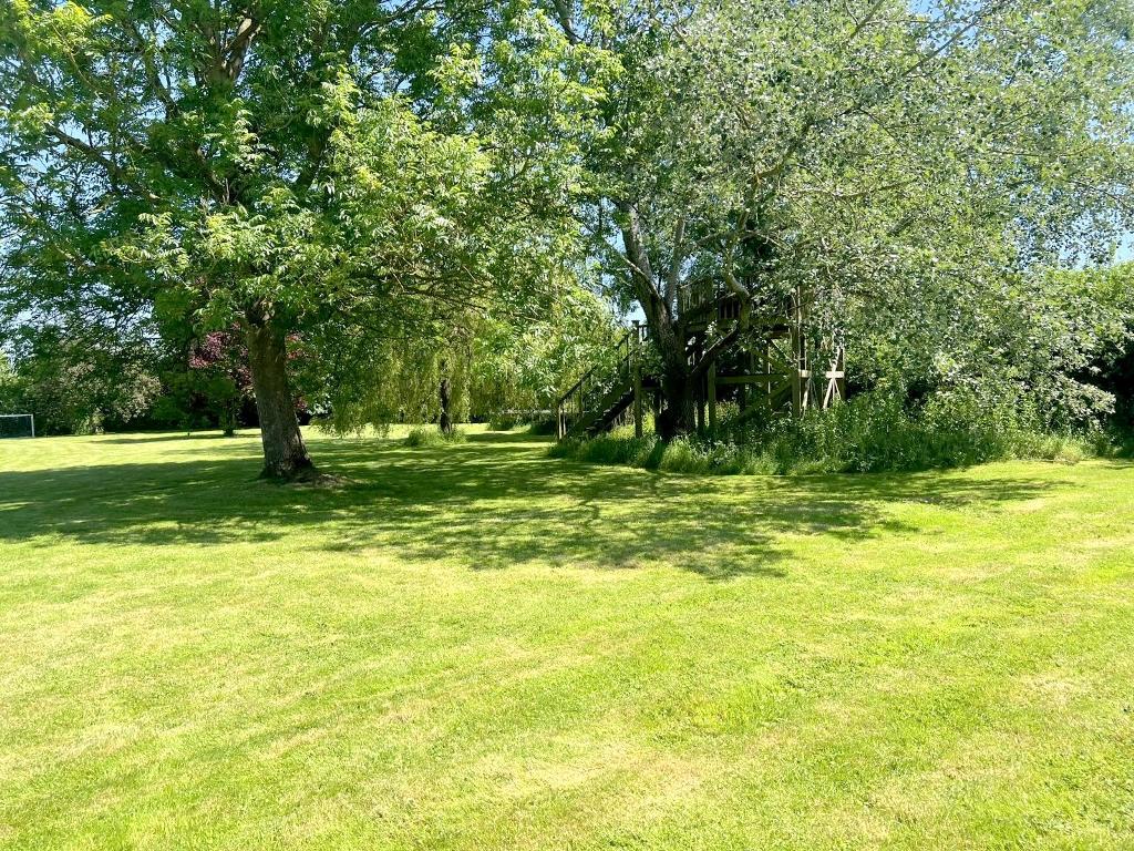 6 Bedroom Character Property For Sale in Semington, Trowbridge