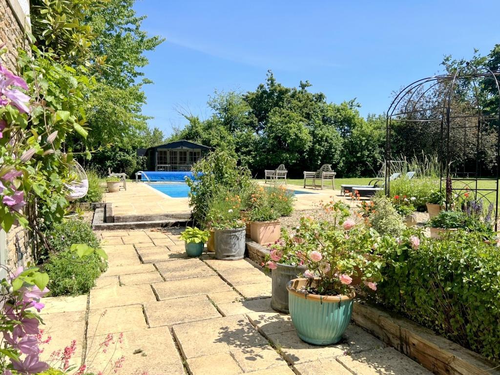 6 Bedroom Character Property For Sale in Semington, Trowbridge