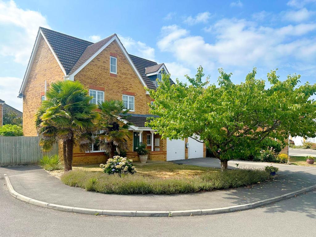Castell Close, Trowbridge, Wiltshire, BA14 7UJ